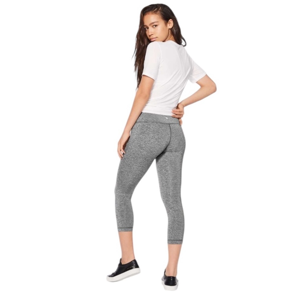Lululemon Wunder Under Crop III
*Luxtreme 21"
Heathered Black (First Release) 6